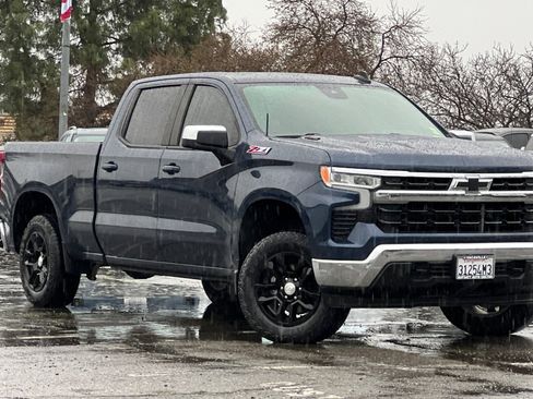 Used 2022 Chevrolet Silverado 1500 LT image 2