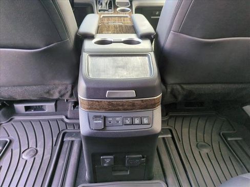 Used 2025 Toyota Sienna Platinum image 18