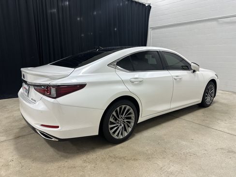 Used 2025 Lexus ES 350 Luxury w/ Accessory Package (Z1) image 10