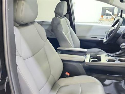 Used 2025 Toyota Sienna XLE w/ XLE Plus Package AWD/4WD image 26