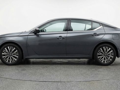 Used 2025 Nissan Altima 2.5 SV FWD image 5