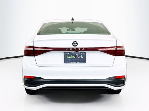 Used 2025 Volkswagen Jetta Sport image 7