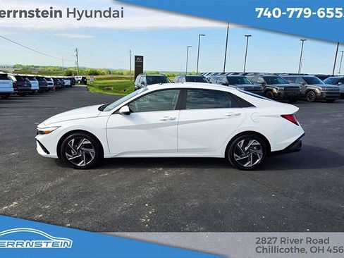 Certified 2026 Hyundai Elantra Limited w/ Cargo Package FWD image 4