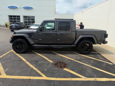 Used 2021 Jeep Gladiator Overland AWD/4WD image 5