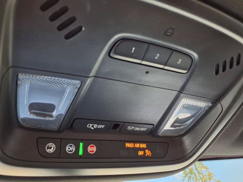 Used 2023 Chevrolet Traverse LT FWD image 25