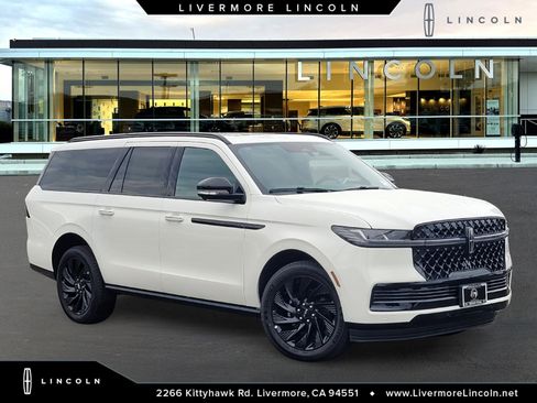New 2026 Lincoln Navigator L Reserve w/ Jet Appearance Package image 1