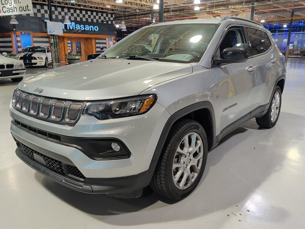 Used 2022 Jeep Compass Latitude AWD/4WD image 1