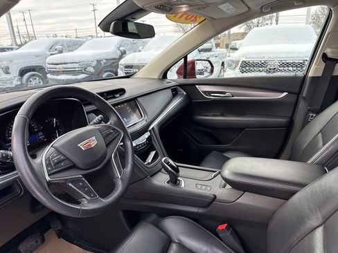 Used 2017 Cadillac XT5 Luxury w/ Driver Awareness Package image 10