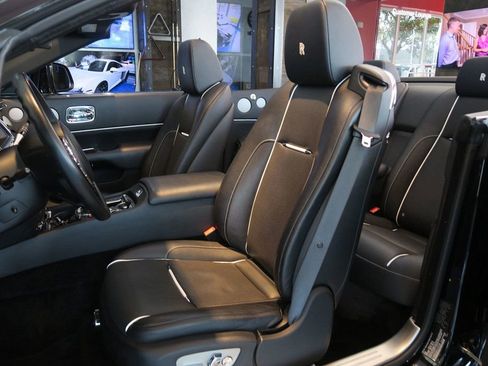 Used 2016 Rolls-Royce Dawn image 13