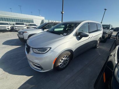 Used 2023 Chrysler Pacifica Touring-L