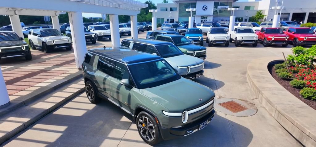 Used 2024 Rivian R1S Adventure Quad AWD/4WD image 6