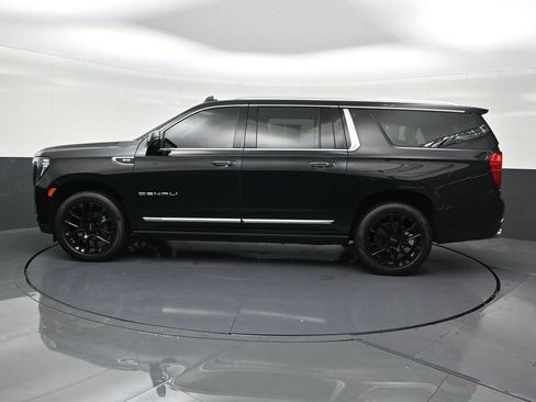 Used 2023 GMC Yukon XL Denali image 2