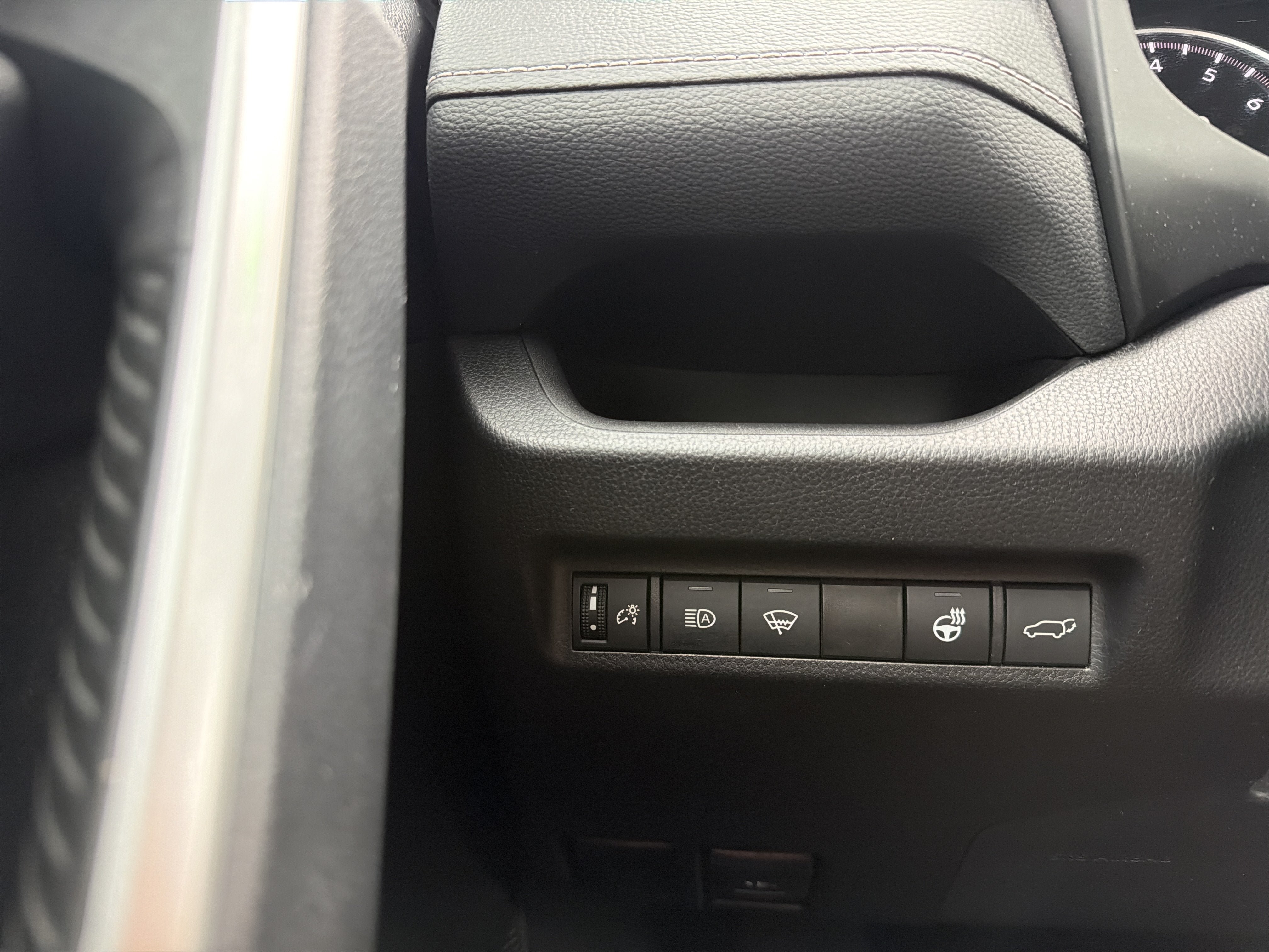 Used 2021 Toyota RAV4 XLE Premium AWD/4WD image 15