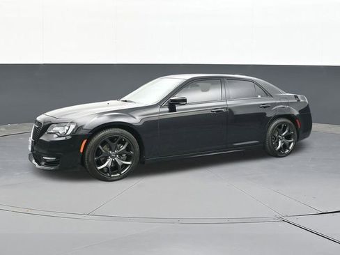 Used 2022 Chrysler 300 Touring L image 6