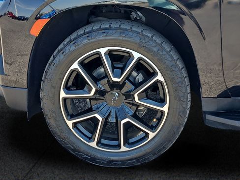 Used 2022 Chevrolet Tahoe RST w/ Sport Performance Package AWD/4WD image 8