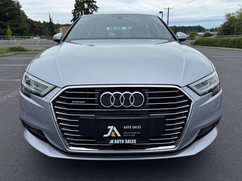 Used 2018 Audi A3 e-tron Premium Plus w/ Premium Plus Package FWD image 3