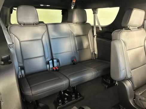 Used 2023 Chevrolet Suburban High Country w/ Premium Package 2 AWD/4WD image 32
