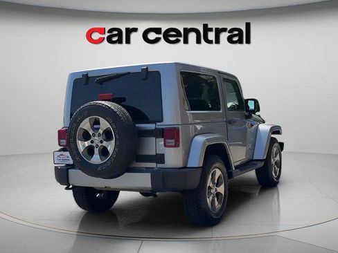 Used 2018 Jeep Wrangler Sahara w/ Connectivity Group AWD/4WD image 6
