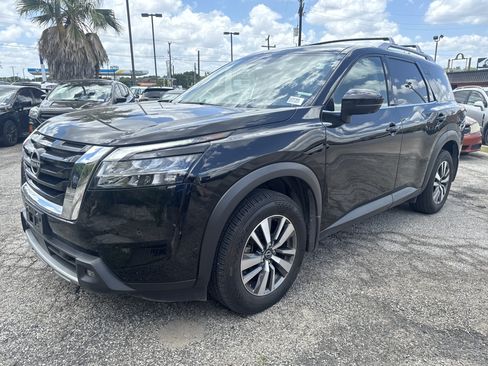 Used 2024 Nissan Pathfinder SL w/ Cargo Package FWD image 7