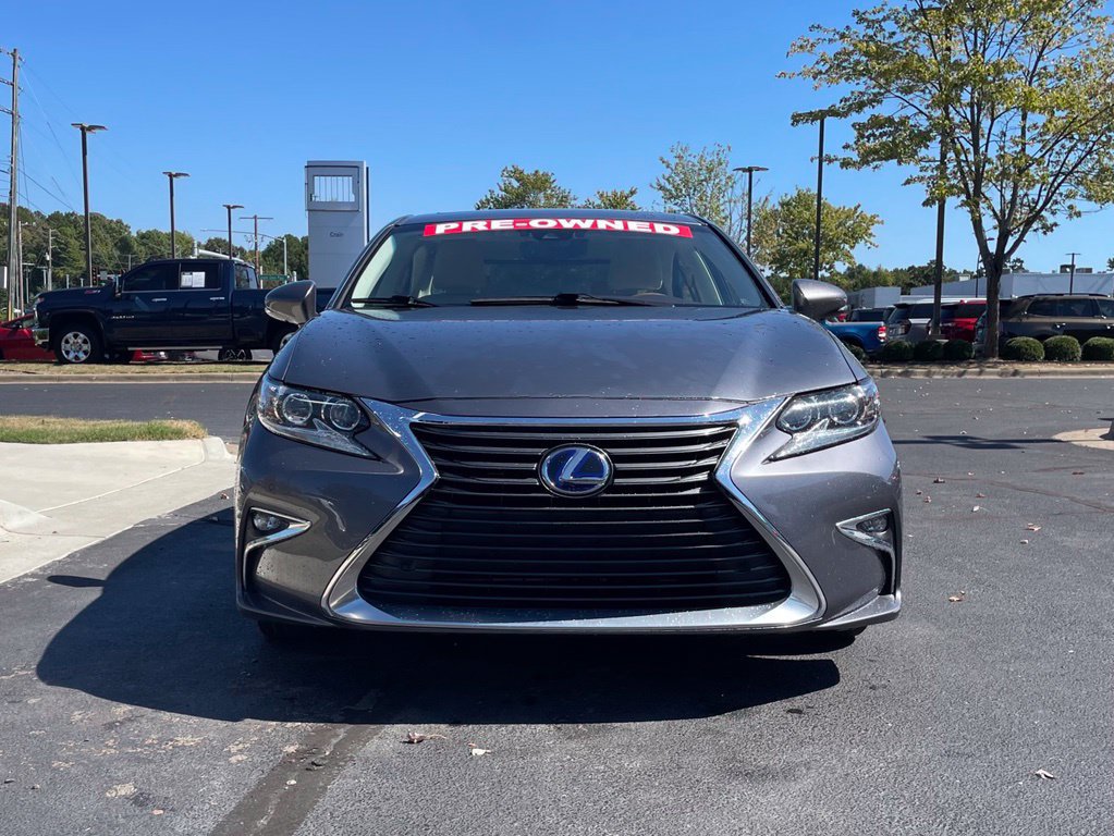 Used 2016 Lexus ES 300h w/ Luxury Package w/Wood Trim FWD image 3