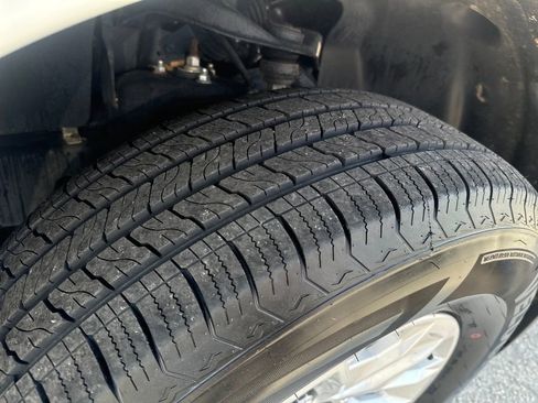 Used 2024 Nissan Frontier SV AWD/4WD image 24