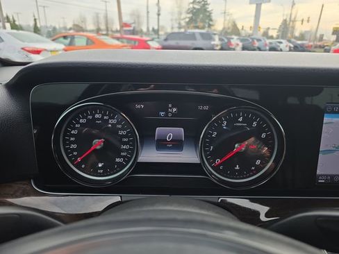 Used 2017 Mercedes-Benz E 300 4MATIC image 21