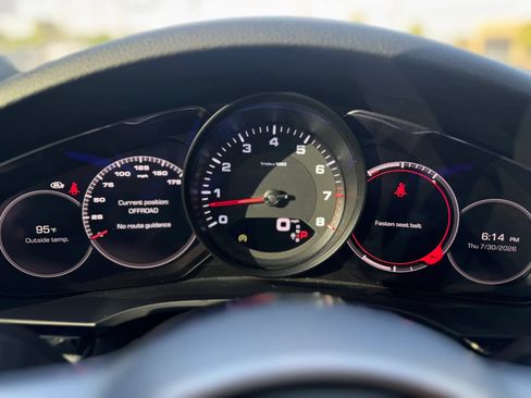 Used 2019 Porsche Cayenne AWD/4WD image 16