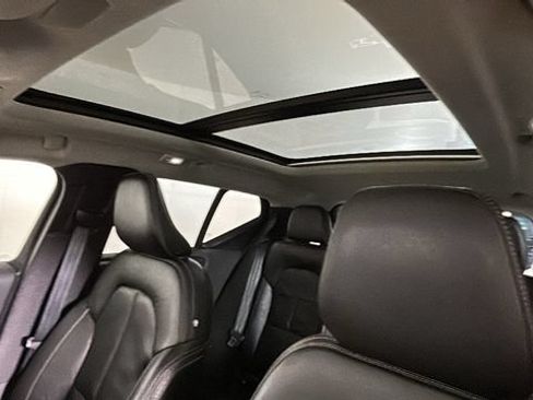 Used 2023 Volvo XC40 B4 Ultimate FWD image 12