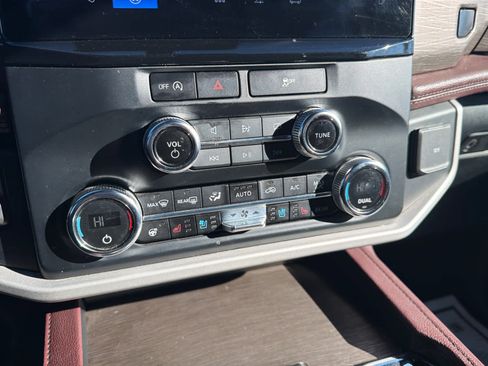 Used 2023 Ford Expedition Limited image 33