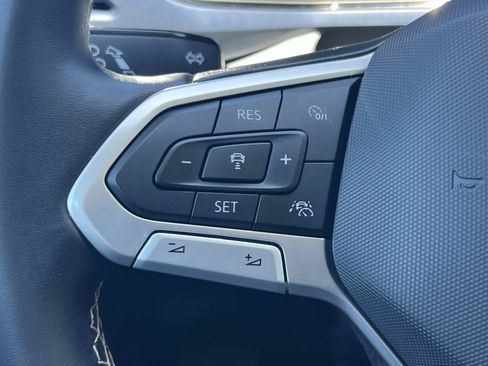 Certified 2023 Volkswagen Taos SE w/ Panoramic Sunroof Package FWD image 9