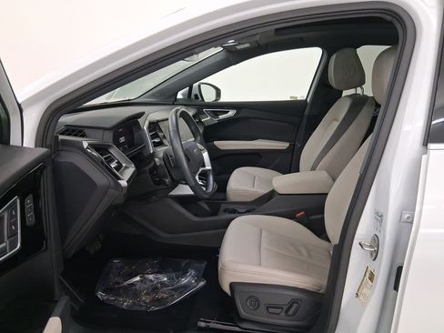 Used 2023 Audi Q4 e-tron Prestige image 5