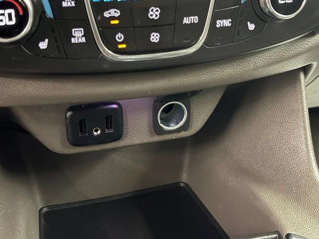 Used 2019 Chevrolet Traverse LT FWD image 32
