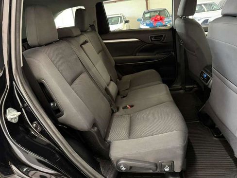 Used 2016 Toyota Highlander LE FWD image 22