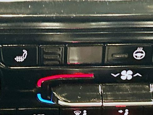 Used 2024 Jeep Grand Cherokee L Laredo RWD image 17