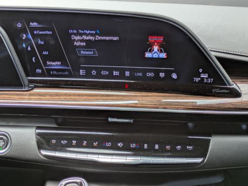 Used 2022 Cadillac Escalade Luxury image 5