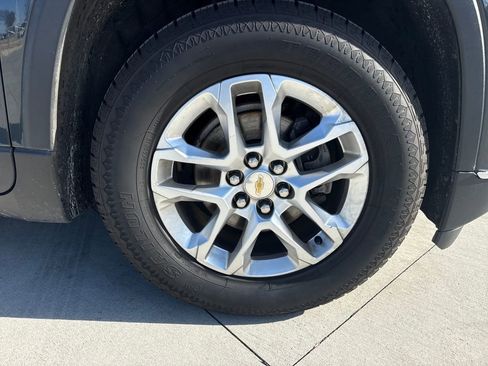 Used 2019 Chevrolet Traverse LT image 11
