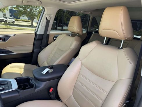 Certified 2022 Toyota RAV4 XLE Premium AWD/4WD image 12