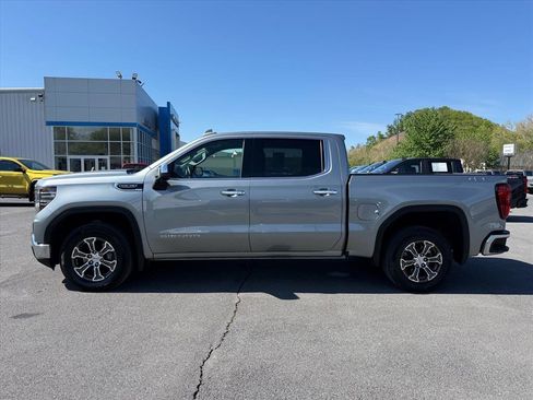 Used 2025 GMC Sierra 1500 SLT AWD/4WD image 2
