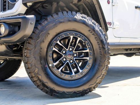 Used 2025 Jeep Wrangler Unlimited Rubicon AWD/4WD image 2