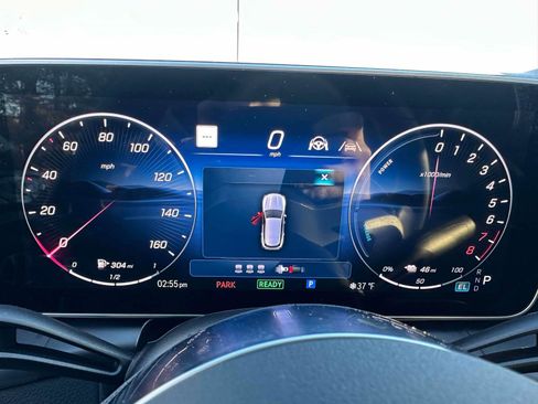 Used 2025 Mercedes-Benz GLC 350e 4MATIC image 19