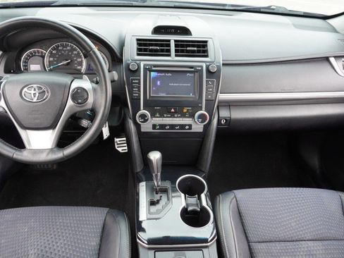 Used 2014 Toyota Camry SE image 21