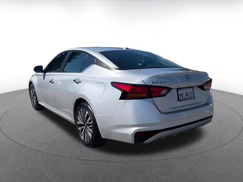 Used 2024 Nissan Altima 2.5 SV image 10