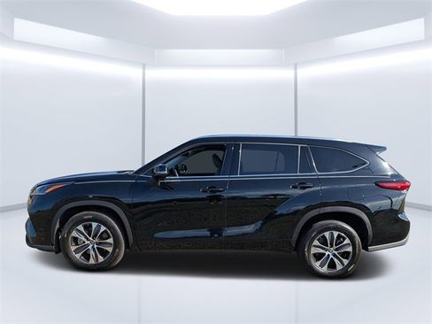 Used 2021 Toyota Highlander XLE image 6