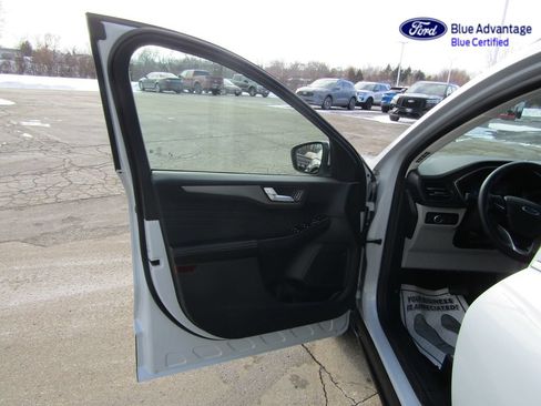 Certified 2025 Ford Escape SE FWD image 23