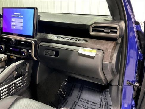 Used 2025 Toyota Tacoma Limited image 16