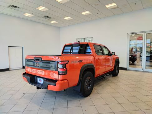 New 2026 Nissan Frontier PRO-4X w/ Pro-4x Convenience Package image 3