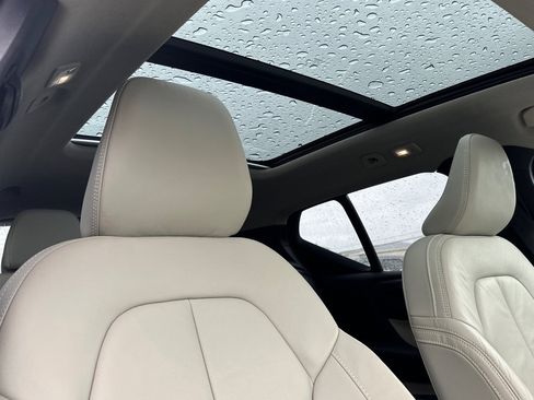 Used 2023 Volvo XC40 B5 Ultimate w/ Protection Package Premier image 19