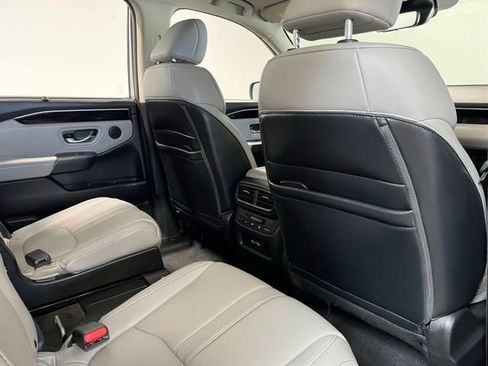 Used 2023 Honda Pilot Touring image 14