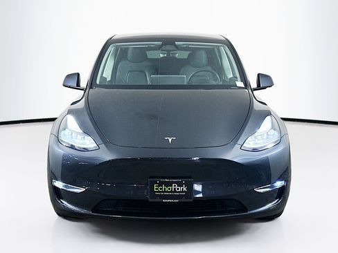 Used 2024 Tesla Model Y Long Range AWD/4WD image 2