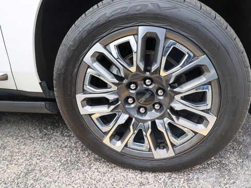 Used 2023 GMC Yukon XL Denali Ultimate image 14